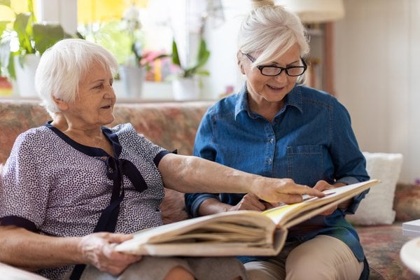 5 Signs Your Parent Needs Memory Care Now